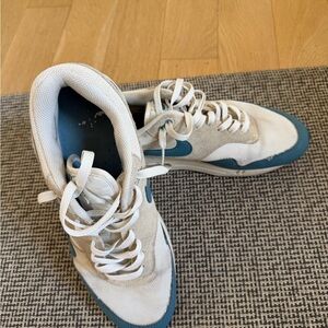 Nike Men’s White and Blue Size 11 Sneakers